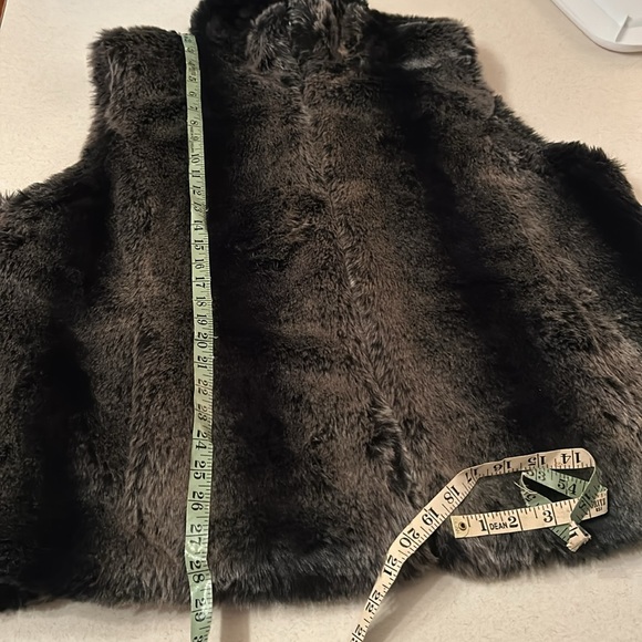 Kristen Blake XXL Black & Silver Reversible Faux Fur Vest Zippered w/ Pockets 🖤 - Picture 5 of 9